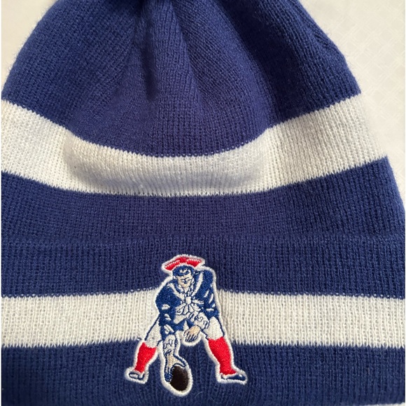 New Era New England Patriots Vintage Logo Beanie - Picture 2 of 3